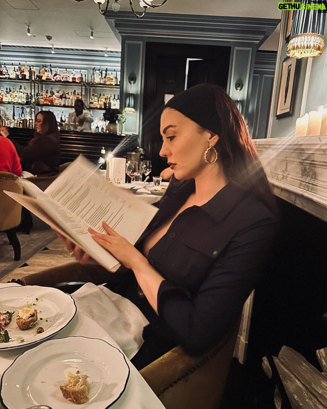 Burcu Özberk Instagram - Yummy🫠 The Twenty Two