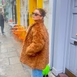 Burcu Özberk Instagram - Son aylarda tahmini en çok göreceğiniz ikili 😂😋 Soho, London UK