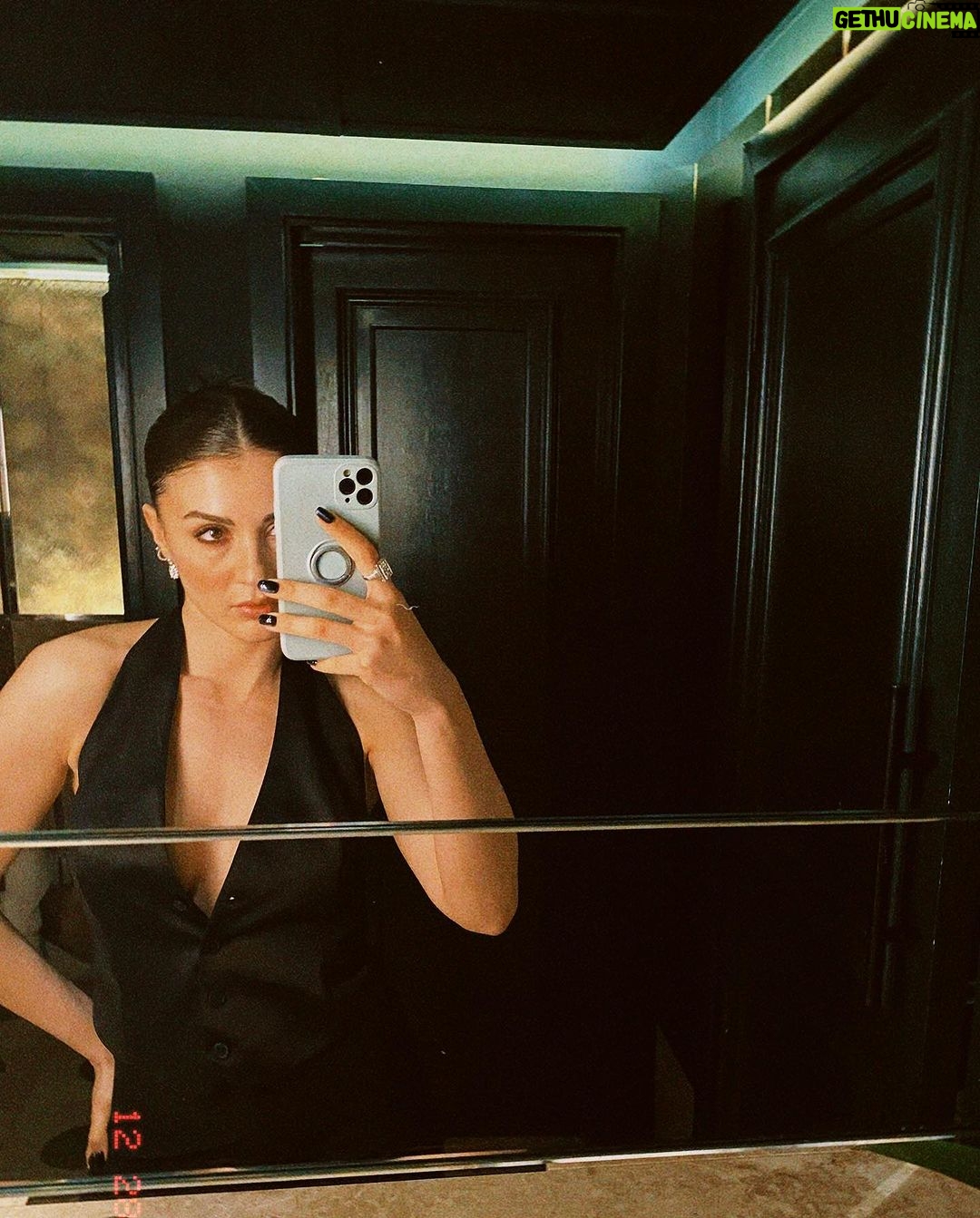 Burcu Özberk Instagram - 😎 Mayfair London