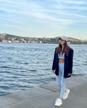 Burcu Kiratli Instagram - 🩵