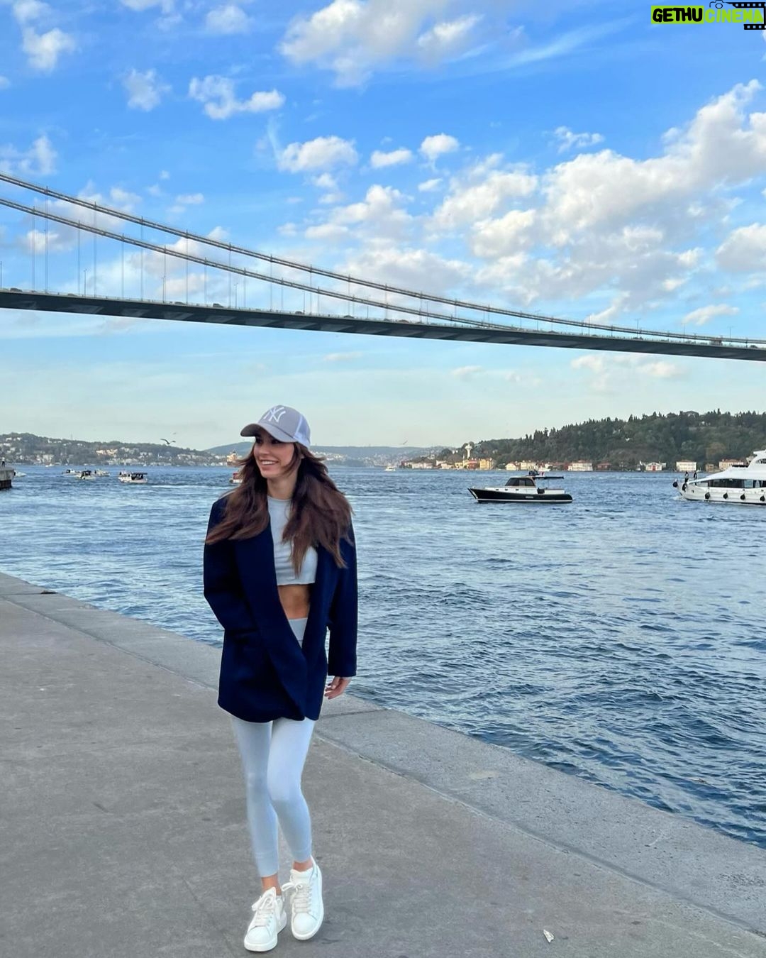 Burcu Kiratli - 339.1K Likes - 🩵