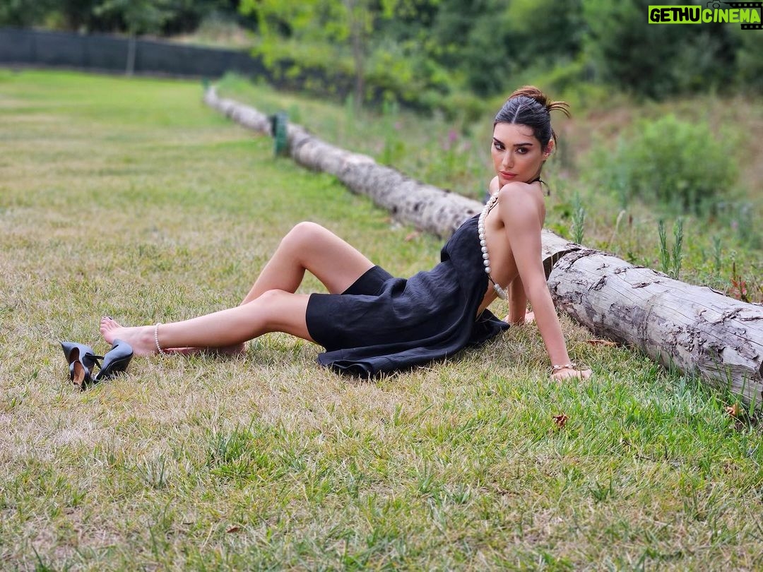 Burcu Kiratli - 299.4K Likes - 😎 this is backstage shots babe ✌🏻
🩵💎