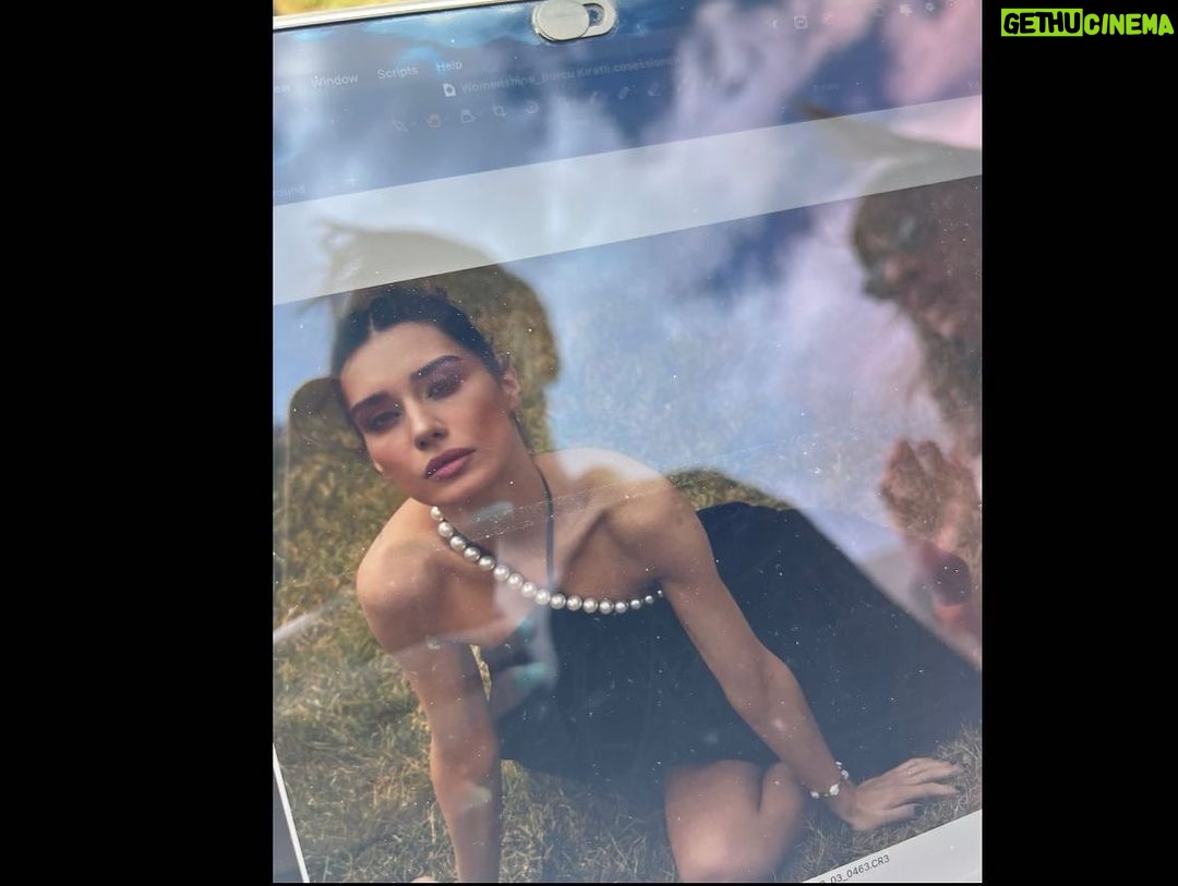 Burcu Kiratli - 299.4K Likes - 😎 this is backstage shots babe ✌🏻
🩵💎