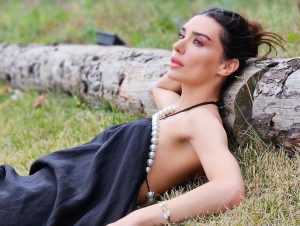 Burcu Kiratli Instagram - 😎 this is backstage shots babe ✌🏻
🩵💎