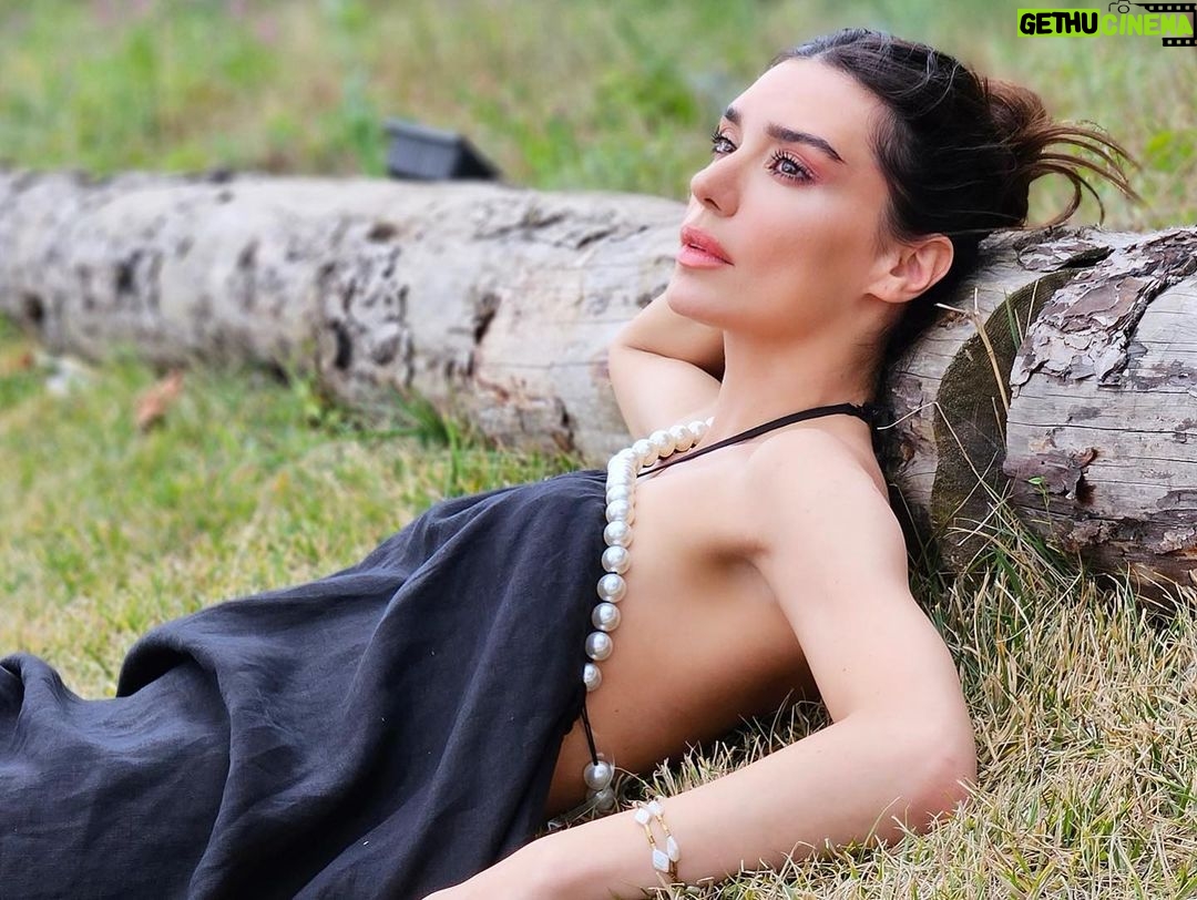 Burcu Kiratli - 299.4K Likes - 😎 this is backstage shots babe ✌🏻
🩵💎