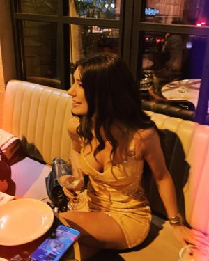 Burcu Kiratli Instagram - ☀️ Temmuz 🥳 23 🩷🍾