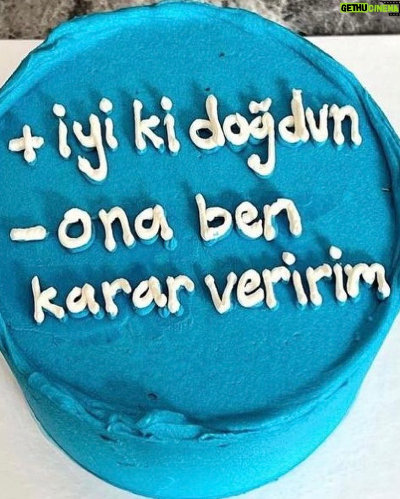 Burcu Kiratli - 335K Likes - ☀️ Temmuz 🥳 23 🩷🍾