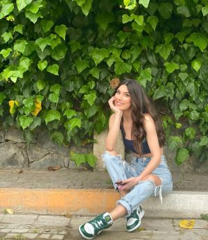 Burcu Kiratli Instagram - 🖤