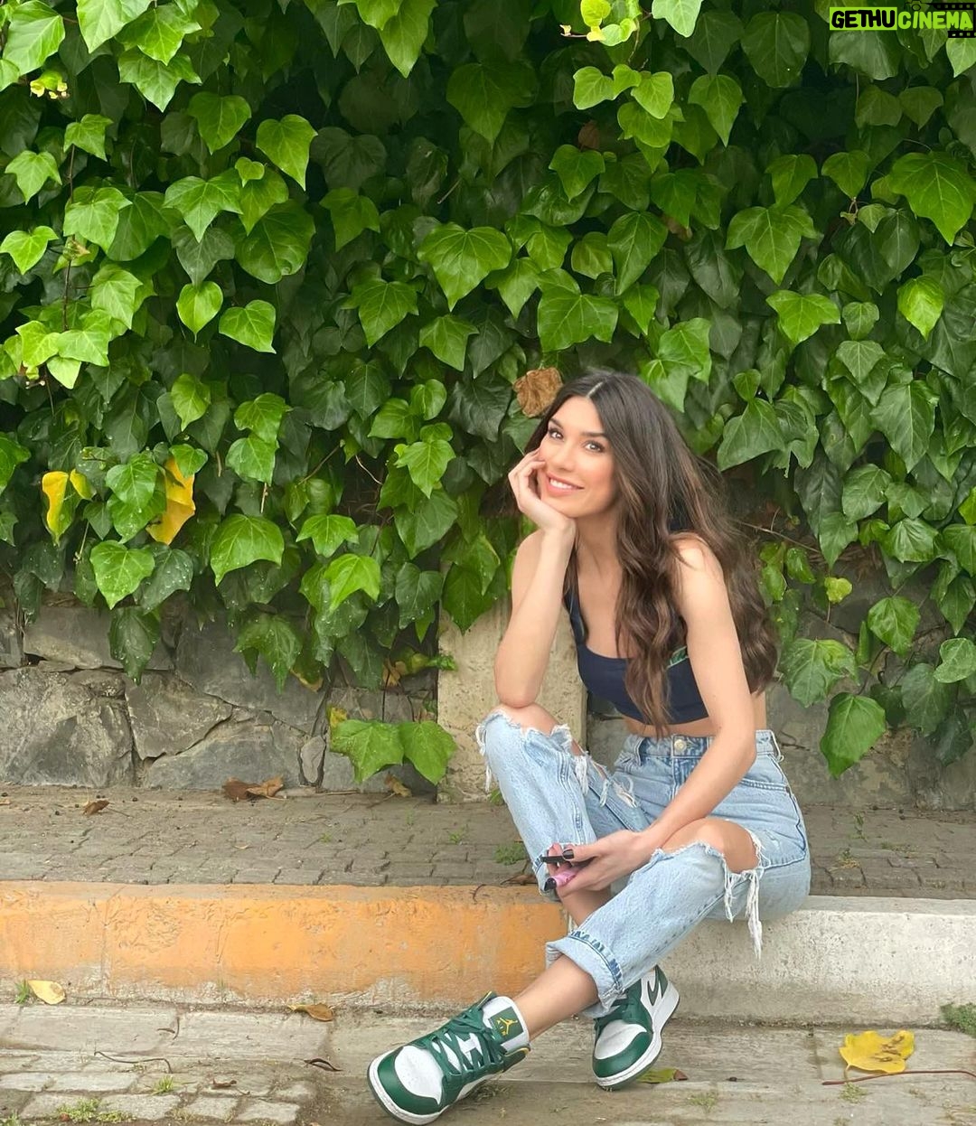 Burcu Kiratli - 367.8K Likes - 🖤