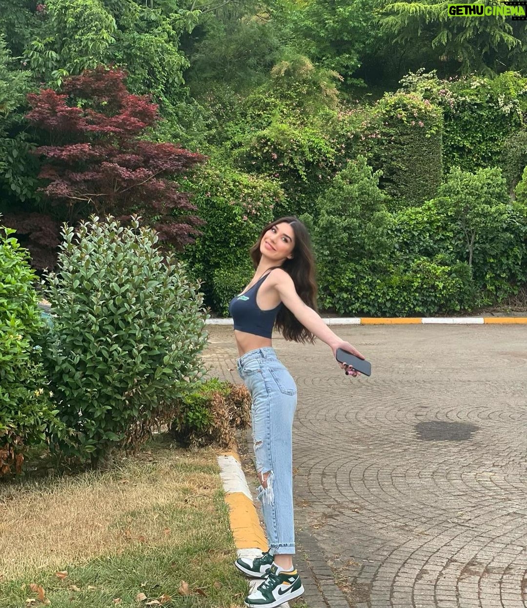 Burcu Kiratli - 367.8K Likes - 🖤