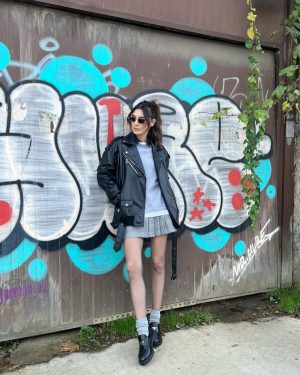 Burcu Kiratli Instagram - 💭😎🌪️✌🏻