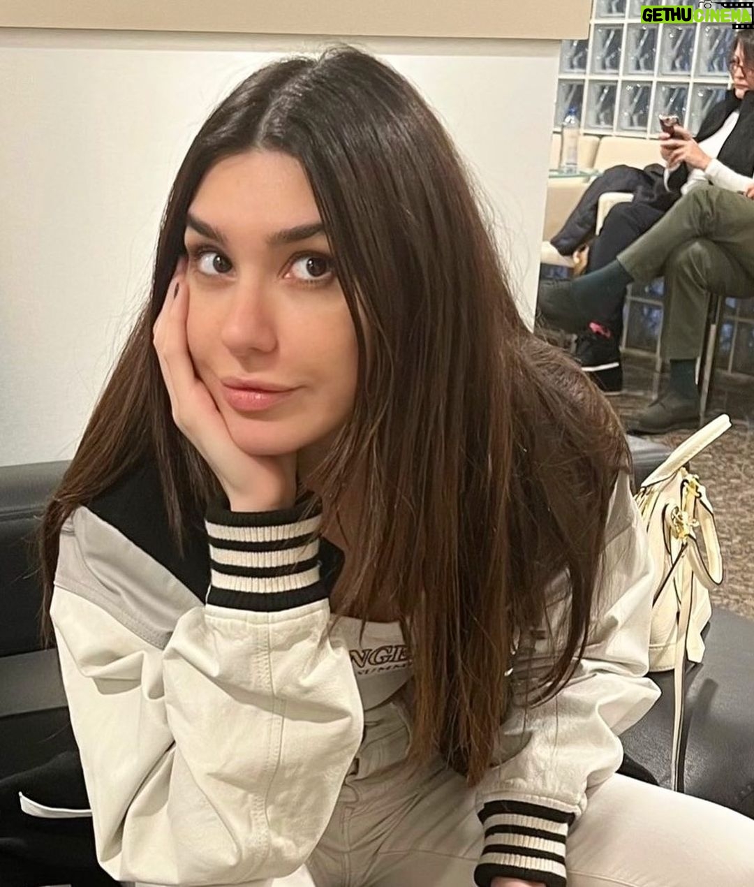 Burcu Kiratli - 351.8K Likes - 🤍🦄