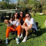 Burcu Kiratli Instagram - ☀️🖤🫧🐾 #petitefamille 🫶🏻🙃