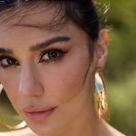 Burcu Kiratli Instagram - 🖤 🪶 But first #close-up 💫 😉 @womensshinemag @emrekaratasoglu @erkanuluc @senaerdemirr