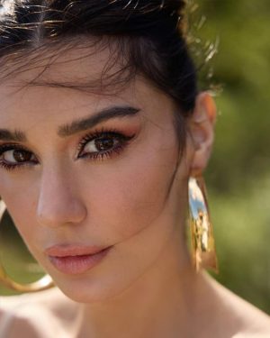 Burcu Kiratli Instagram - 🖤 🪶

But first #close-up 💫 😉

@womensshinemag 
@emrekaratasoglu 
@erkanuluc 
@senaerdemirr