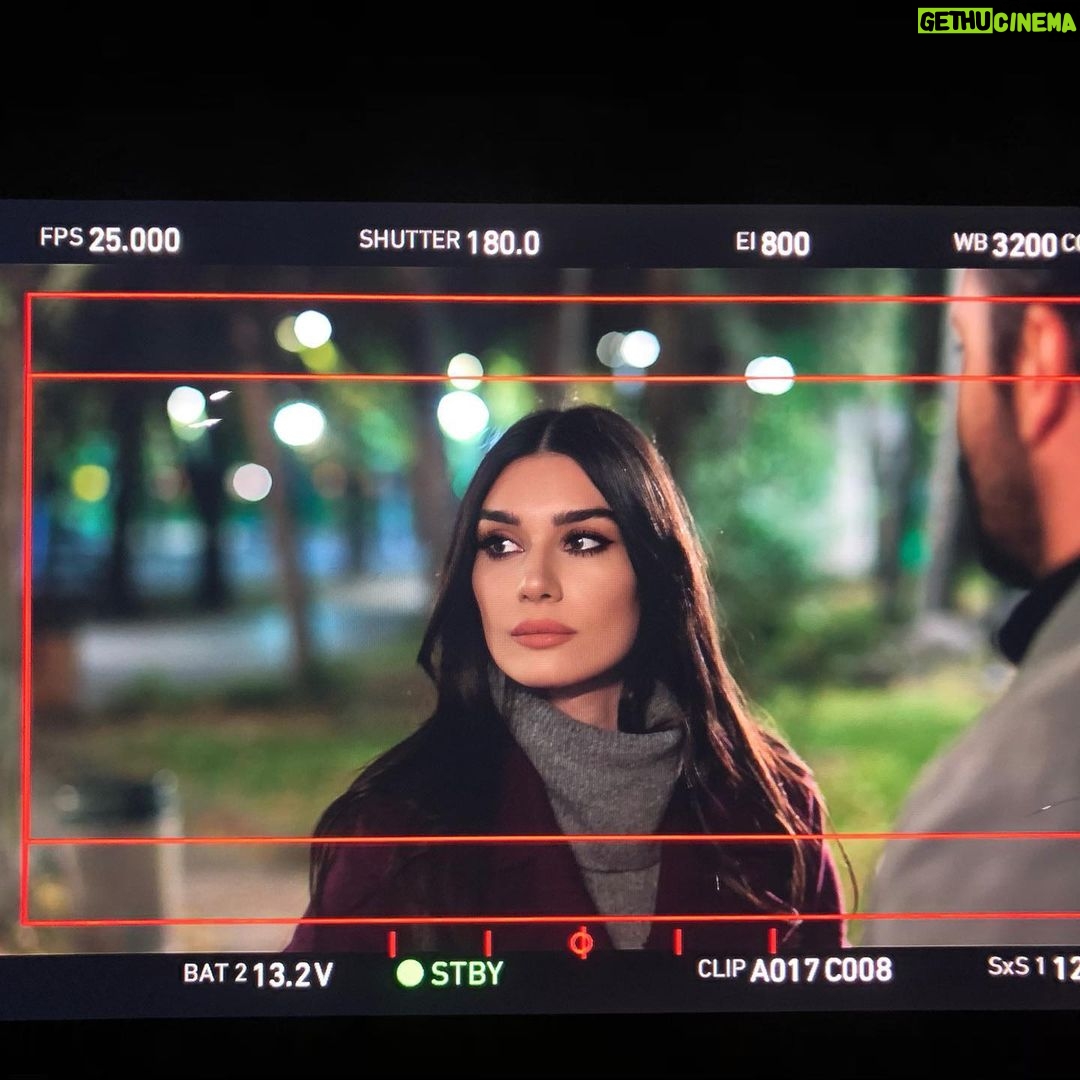 Burcu Kiratli Instagram - Cennet.... 💙 #set 🎬