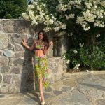 Burcu Kiratli Instagram - 🦚🦩🍸 1… 2… 3…. ? Sence hangisi 🙃