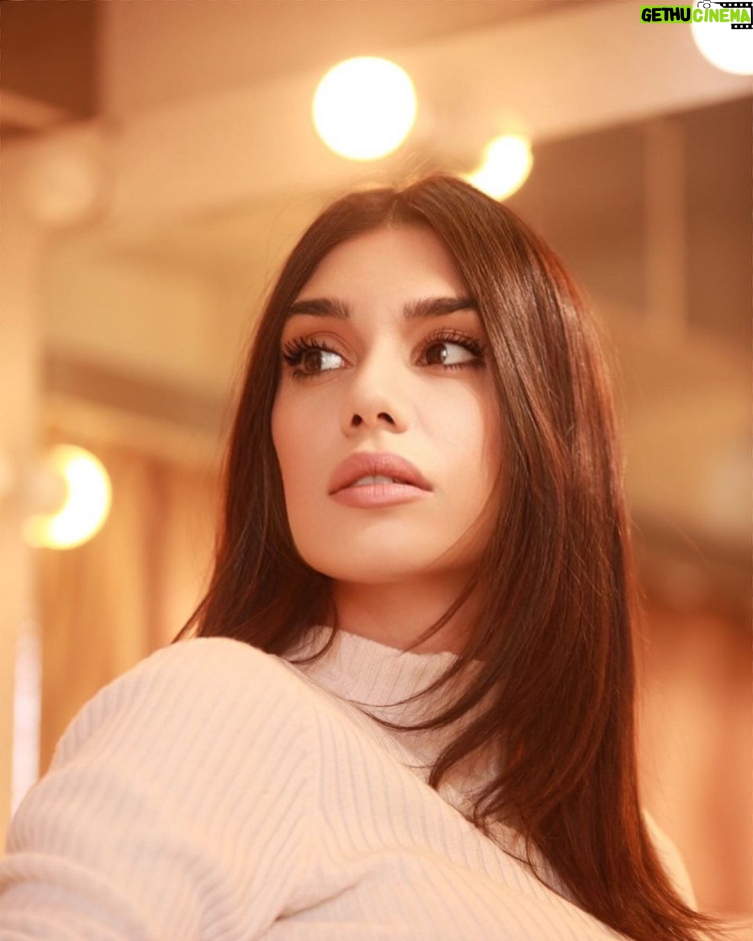 Burcu Kiratli Instagram - Işıklı bir kasım 🤩