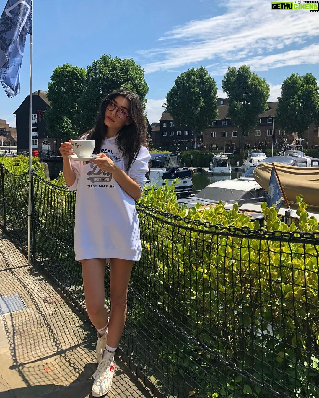 Burcu Kiratli Instagram - The big coffee cup is my favorite ðĪŠ âïļ #asalways ð #misslondon ð
