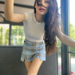 Burcu Kiratli Instagram - 💙 🧊🤍 1? 2? 3? 😜