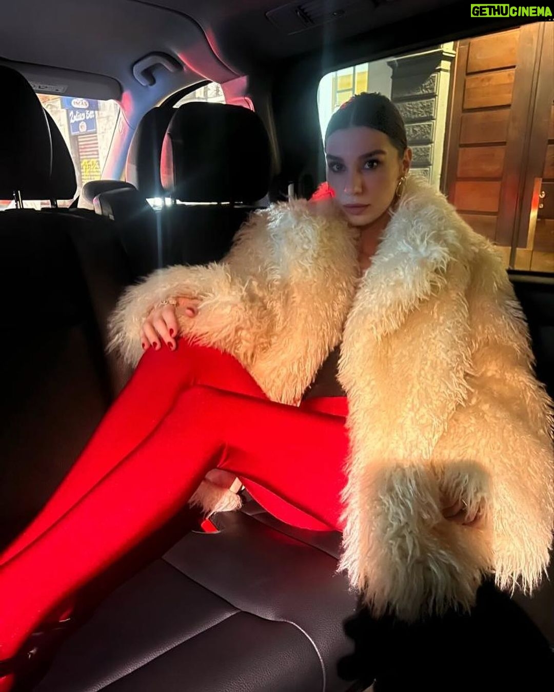 Burcu Kiratli - 305.7K Likes - ♥️🤘🏻🧯