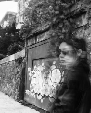 Burcu Kiratli Instagram - 💭😎🌪️✌🏻