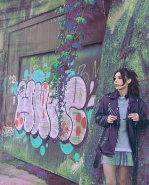 Burcu Kiratli Instagram - 💭😎🌪️✌🏻