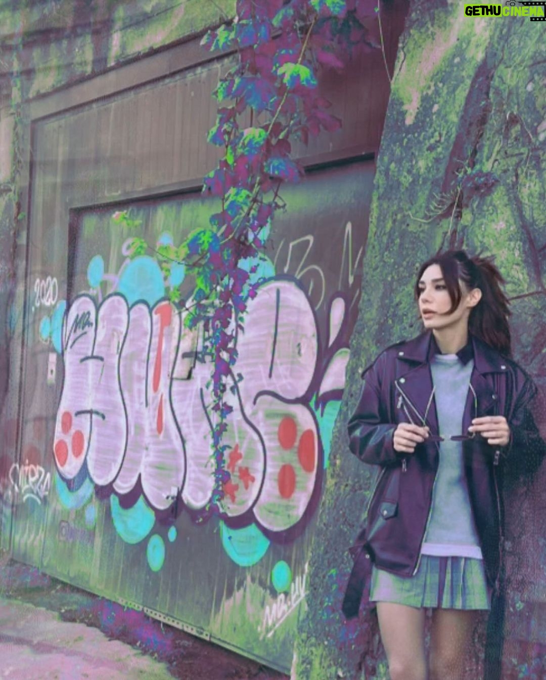 Burcu Kiratli - 344.2K Likes - 💭😎🌪️✌🏻