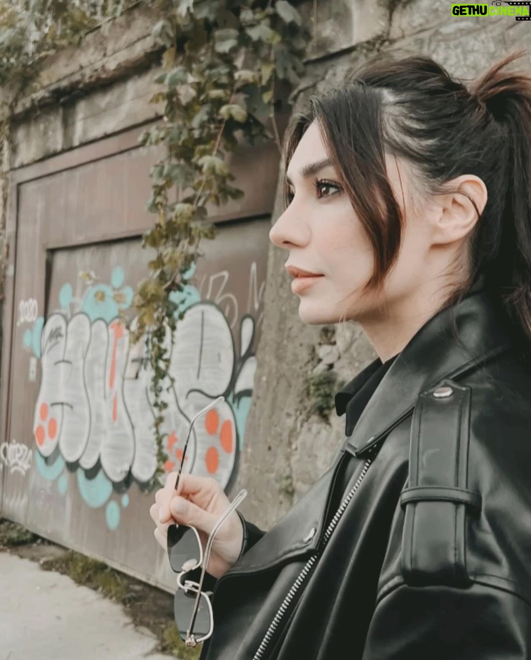 Burcu Kiratli - 344.2K Likes - 💭😎🌪️✌🏻