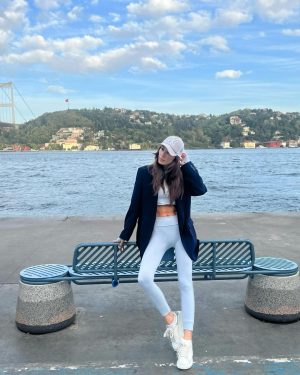 Burcu Kiratli Instagram - 🩵