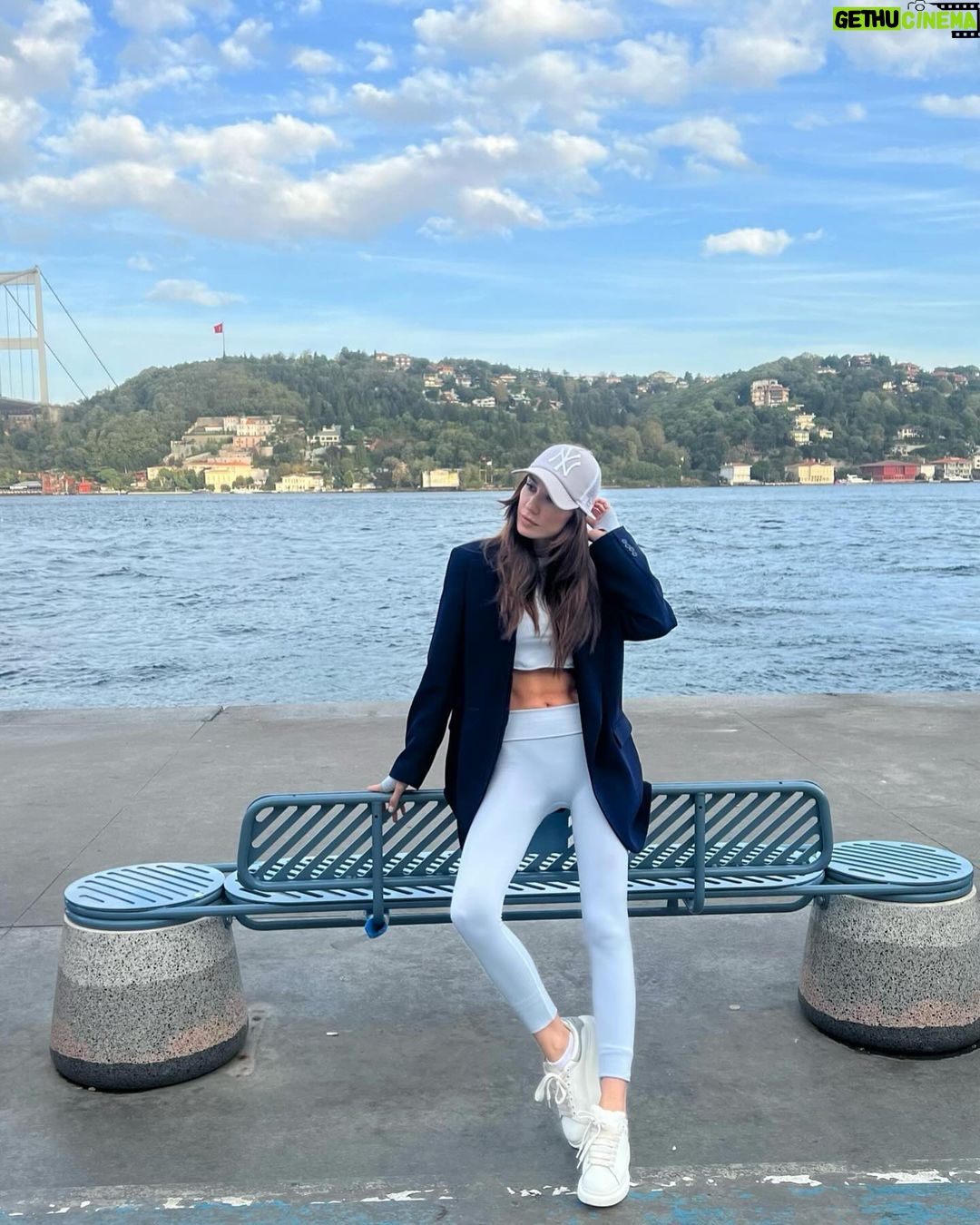 Burcu Kiratli - 339.1K Likes - 🩵