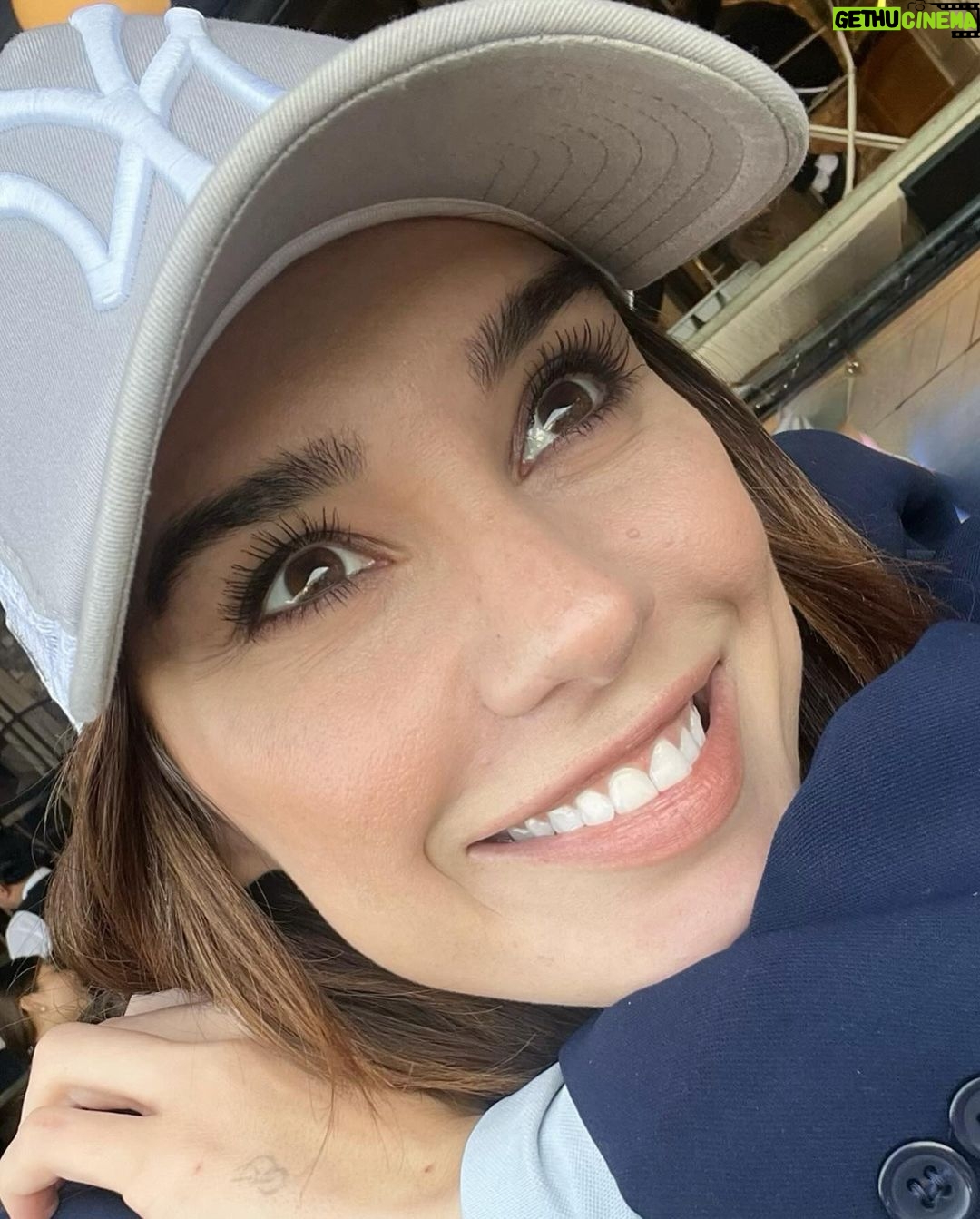 Burcu Kiratli - 339.1K Likes - 🩵