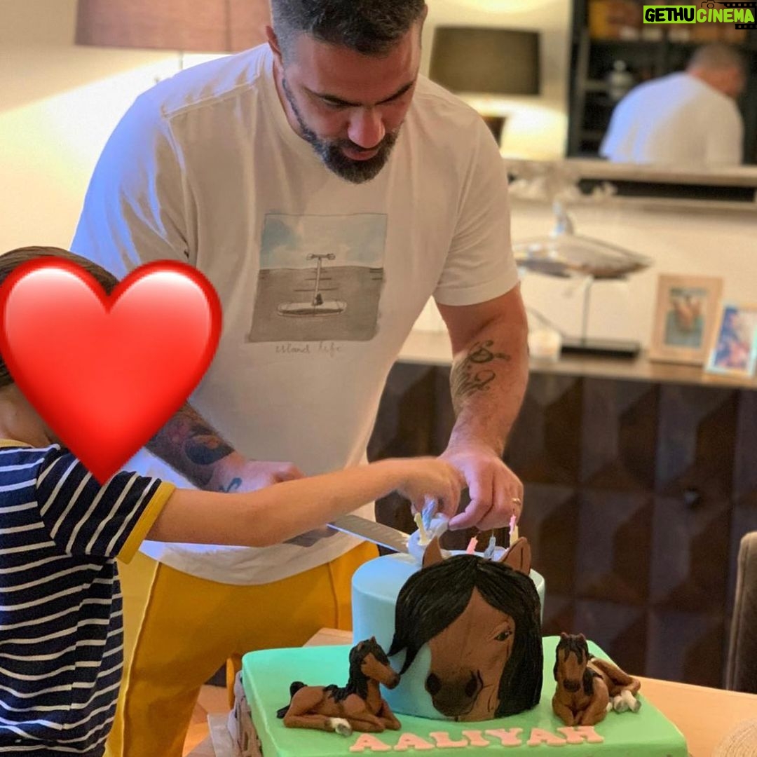 Bushido - 68.6K Likes - Herzlichen Glückwunsch zum Geburtstag mein Engel. Wir lieben dich seit der ersten Sekunde, in der du in unser Leben getreten bist. Was du uns gibst, können wir mit Worten nicht beschreiben. #aaliyah