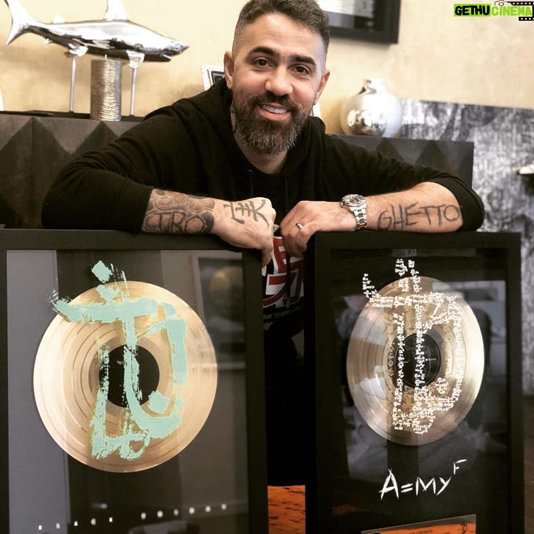 Bushido - 115.3K Likes - Danke für den unfassbaren Support Leute. ersguterjunge so gut wie lange nicht mehr!!! Veysel, Ashraf, Capital, Samra und Bushido. Auf weitere goldene Jahre!!!