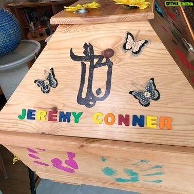 Bushido - 86.9K Likes - Lieber Jeremy, ich weiß du bist nun an einem besseren Ort. Du warst ein Kämpfer und ich freue mich, dich kennengelernt zu haben. Deine Eltern wissen, dass du immer bei Ihnen sein wirst. Grüß meine Mama und meinen Papa ganz lieb von uns. Eines Tages sehen wir uns alle wieder.