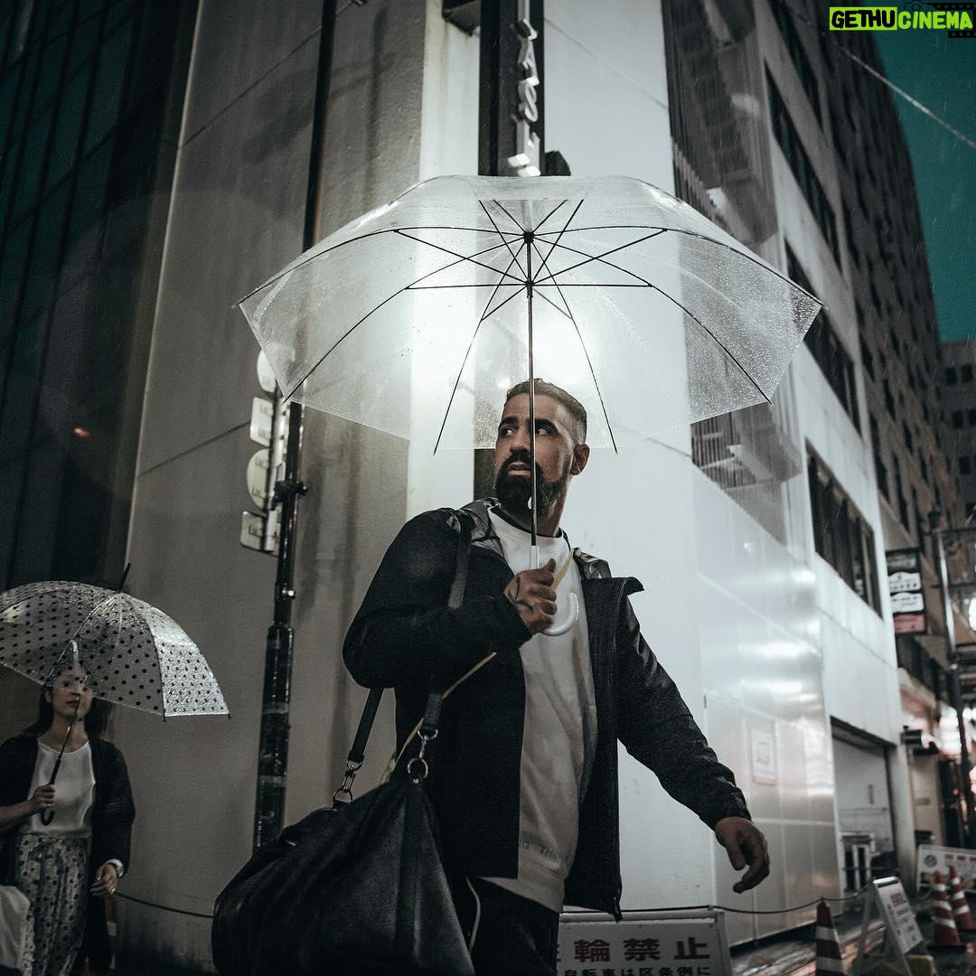 Bushido - 107.5K Likes - In vier Wochen ist es soweit. 40 Jahre Anis, 20 Jahre Bushido. Jetzt noch eine der letzten Boxen bei Amazon sichern und dann geht es mit großen Schritten in die Zukunft. Samra, Capital, Bushido.