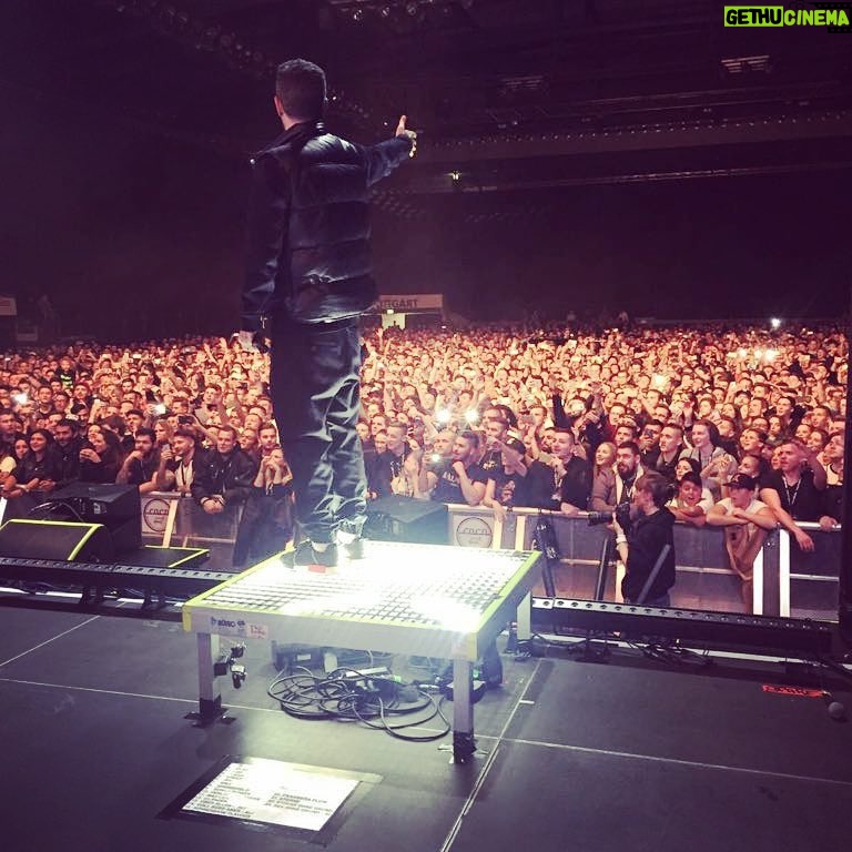 Bushido Instagram - Im Mai rollen wir wieder durch Deutschland, Österreich und die Schweiz „BLACK FRIDAY TOUR 2018“ SEE YOU SOON 04.05.2018 - Stuttgart 05.05.2018 - Wien 06.05.2018 - Innsbruck 07.05.2018 - Nürnberg 08.05.2018 - Zürich 09.05.2018 - München 10.05.2018 - Berlin 11.05.2018 - Hamburg 12.05.2018 - Leipzig 13.05.2018 - Oberhausen 16.05.2018 - Köln 18.05.2018 - Mannheim Tickets: https://major-movez.soulticket.de/bushido #bushido #blackfridaytour #egj #bilddirdeinemeinung