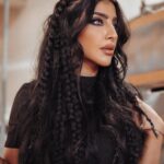 Buthaina Al Raisi Instagram – تركت ظنون  الناس عني ورأيهم ،، فقد كان يكفيني صحيح ظنوني ،، وأعرف من نفسي الذي يجهلونه ،، وأفهم ذاتي في جميع شؤوني ،، ولا أرقب التقدير في عين ناقصٍ ،، اذا كان قدري كاملاً في عيوني 🦋🦋🦋 
.
هالنوع من الميكب ابداً مو شخصيتي بس شخصية شي جديد بتشوفونه بالعيد ان شاء الله 🦋 Kuwait