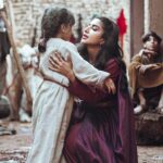 Buthaina Al Raisi Instagram – مثل ما قاعده اتعلم من الكبار ،، الصغار بعد مدرسه 🦋🦋🦋
.
هالبنت المغربيه العسل اسمها أميرة وهالأميرة تربعت على عرش قلبي ،، المهم اهل المغرب قلتها صح ولا في شي ناقص في قصة البيضه ؟؟؟ 
.
من كواليس تصوير مسلسل الوعد في مراكش 🇲🇦🇲🇦🇲🇦
.
#shooting  #thepromise #starzplay #behindthescenes #morroco #marrakech #soon #2024 Morocco
