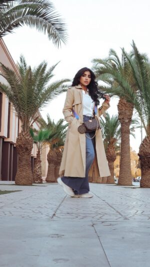 Buthaina Al Raisi Instagram - خذها قاعدة ،،، 
.
لن تتعلم من الحياة شيئاً ،، اذا كنت تعتقد انك دائماً على حق 🦋🦋🦋