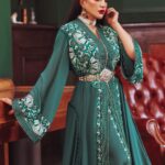 Buthaina Al Raisi Instagram – ولبسنا القفطان المغربي لعيون بنات المغرب 🇲🇦🇲🇦🇲🇦 بصراحه فعلاً القفطان هيبة وفخامه ورقي مو عادي ،،، شرايكم ؟؟ 
.
وعلى فكره توحشتكم بالزاف غزالاتي ،، والأسبوع الجاي راجعتلكم  فعلاً المغرب بلد عظيم وشعب يتربع على عرش القلب 🇲🇦
.
.
وبما اني قاعده اتعلم مغربي كتبولي جمله حلوه بالمغربي ومعناها 🦋🦋🦋 بالكومنت 
الابداع هذا بتوقيع المصممة المغربيه الخطيرة @larinihouda 
.
وشكر كبير للفريق المغربي الواعر بالزاف 
.
@anas.yass @lanada_  @mouradouarrirh 
.
والمكان الساحر الي صورت فيه @the_levantine_marrakech  فعلاً مكان يستحق الزياره 🇲🇦 موجود في مراكش 
.
#photoshoot #morroco #marrakech Marrakech