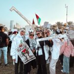 Buthaina Al Raisi Instagram – البيوت تموت اذا غاب سكانها ،، فإصمد معي لنعود ،،
.
إما العودة ،، وإما العودة 🇵🇸🇵🇸🇵🇸

.
نقف اليوم في ساحة الاراده بدولة الكويت ضمن هذه المبادرة الشبابية الإقليمية السلمية لحشد الشعوب من كافة الدول استجابة لأهلنا في فلسطين لدعم مقاومتهم ،،، قلوبنا معاكم والله ينصركم ويثبت اقدامكم ويرحم شهداءكم 
.
لا تنسوا فلسطين من دعائكم 🇵🇸🇵🇸🇵🇸
.
.
#جهزوا_مفاتيحكم  #فلسطين #غزة  #الكويت