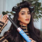 Buthaina Al Raisi Instagram – هالتكنيك بالسشوار بيعطيكم فوليوم وكثافه مو عادية ،، طبقوها وادعولي ،،، والي بيكتب بالكومنت وين مسوية زراعه يا ويله مني 😂😂😂 اذا كنت مسويه صدقوني ما بخش عنكم الحمد لله اهتم بشعري صح وهذي نتيجه الاهتمام ،، واذا تبون فيديو احطلكم فيه شنو استخدم للكثافه والتطويل والتساقط كتبولي في الكومنت 🦋🦋🦋
.
واذا حابين تتوريلات الشعر بعد كتبولي بالكومنت تحبون فيديوهات العنايه ولا الستايل اكثر ؟؟