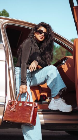 Buthaina Al Raisi Instagram - نصيحة الي قلبه ضعيف لا يشوف الفيديو ،،، قصه قصيرة معبره ،، اتمنى تتعضون منها بالذات اخر خمس ثواني حاولوا ما تبجون لانه حيل حيل الفقره مؤثرة ،، وياليت تكتبون مشاعركم بالكومنتات لأنها تهمني لأبعد الحدود ،، متأكده حياتكم بتتغير بعد ما تشوفونه 🦋🦋🦋