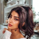 Buthaina Al Raisi Instagram - اسرع تسريحه كيوت تسوينها بالبيت 🦋🦋🦋 . حبيتوها ؟؟ .. تبون نسوي المره الجايه تسريحه فيها اكشن ولا شي ناعم ؟؟؟ Hair Style