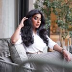 Buthaina Al Raisi Instagram - طول ما ألبك لسى صافي ،،، 🦋🦋🦋 دقة قلب