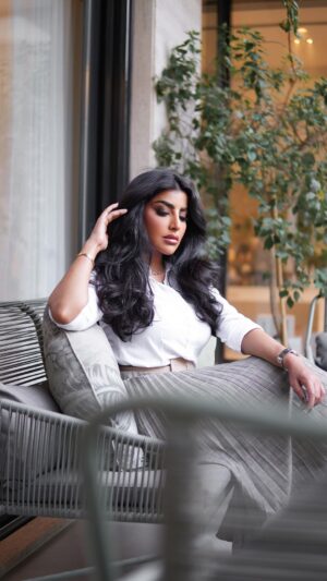 Buthaina Al Raisi Instagram - طول ما ألبك لسى صافي ،،، 🦋🦋🦋