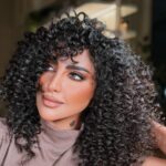 Buthaina Al Raisi Instagram - اتوقع انتي تهورت 😂😂😂 قولولي قبل احلى ولا بعد ؟؟؟ . #reelsinstagram #curlyhair #friday #mood Curly World