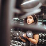 Buthaina Al Raisi Instagram - بعد علاقة كره استمرت اكثر من ٥ سنين ،،، من شهر ابتدت تتغير العلاقه وتتحول لحب وشغف ما توقعتها ابداً 🦋🦋🦋 . شكراً أسره فلير غيرتوا فيني شي ما توقعت بحياتي ممكن يتغير !!! كنت طول عمري اكره النادي والالتزام بالرياضه بعد اشتراك اول شهر كل شي تغير للعكس !! شلون مادري ،، مشتركات فلير شرايكم انتوا تكتبون السبب . 🦋🦋🦋 . كتبولي شنو علاقتكم مع الرياضه ؟؟ Flarefitness
