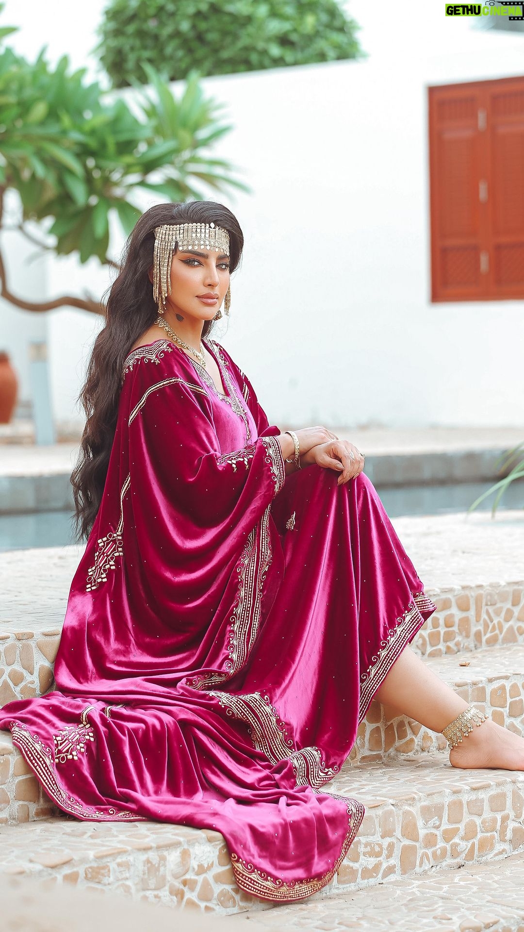 Buthaina Al Raisi Instagram - هيبوه ذالبدكم 🦋🦋🦋 .. يا زين ظفار واهلها .. ويا زين ابداعهم . الازياء الظفارية من ابداع @pavone.couture Salalah, Oman